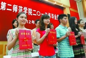迎來改制后首屆畢業生,校長鄒渝向畢業生們提出了真誠寄語