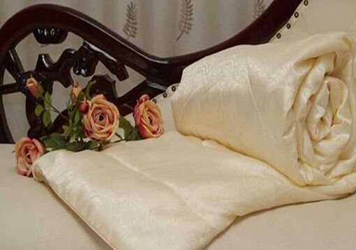 蠶絲被如何清潔保養(yǎng)？蠶絲被的好處