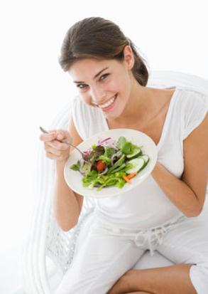 女性痛經(jīng)不能吃什么食物？女人痛經(jīng)的飲食禁忌，多吃素少吃鹽