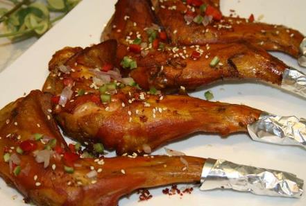 兔肉不能和什么一起吃？什么人不能吃兔肉