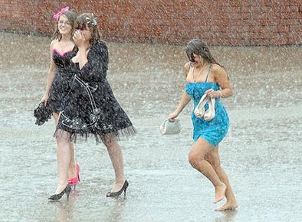 淋雨時要如何預防感冒？淋雨后吃什么能預防感冒