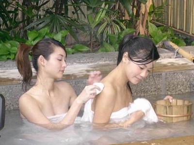 女性泡溫泉要注意什么？女人泡溫泉的注意事項(xiàng)，泡溫泉多長時(shí)間最適宜
