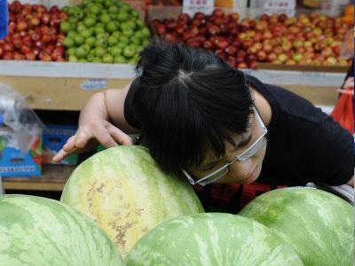 啃秋時怎樣挑選西瓜？如何挑選到好吃又甜的西瓜