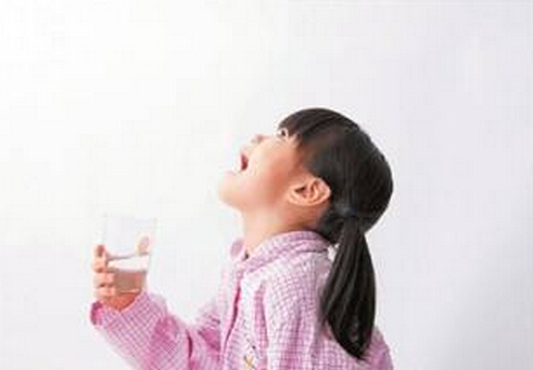 咸橄欖麥冬飲緩解嗓子疼-嗓子疼吃什么好？