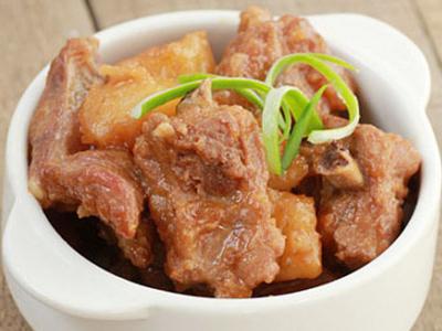 土豆燉排骨怎么做好吃？土豆燉排骨的做法