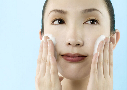 男士油性皮膚用什么洗面奶？女生油性皮膚用什么洗面奶？