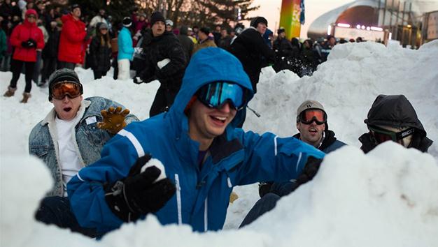 西雅圖近6000人打雪仗刷新吉尼斯紀(jì)錄，打破韓國2010年紀(jì)錄