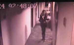 絕癥男子約女網友開房被騙，被偷包裸身出房追回，奪下對方兇器打跑4人