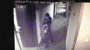 絕癥男子約女網友開房被騙，被偷包裸身出房追回，奪下對方兇器打跑4人