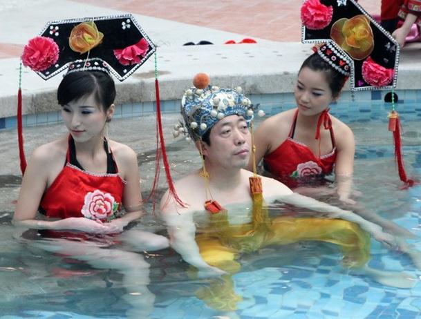 河南一溫泉會所開業(yè)，山西男子花十萬元享受“帝王頭湯”