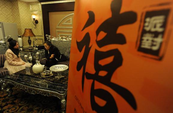 億萬(wàn)富豪相親團(tuán)走秀武漢遇冷，169名女孩赴約5人入圍