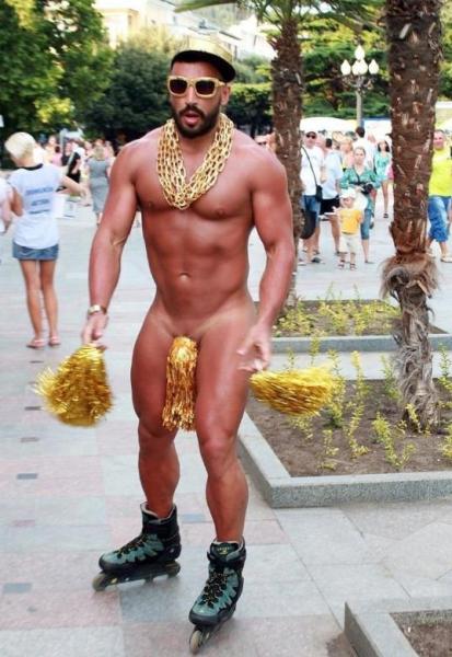 俄羅斯健身猛男獲封男神ladygaga，網(wǎng)友吐槽稱雷人裝束刺瞎雙目