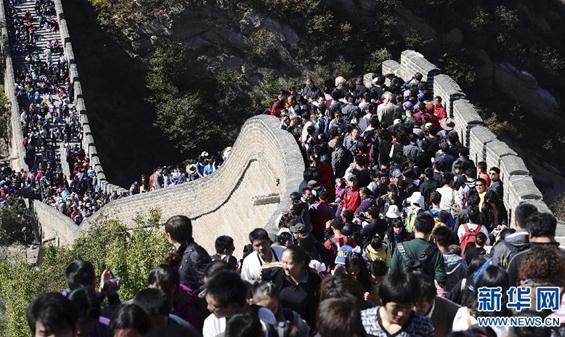 去八達嶺長城上看人海：八達嶺長城8萬游客人海照走紅網絡