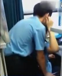 列車員激吻組圖：溫州開往沈陽的K347次列車列車員激吻遭偷拍