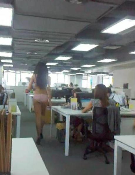 內衣上班姐的內衣門事件：噴血內衣上班姐爆紅網絡