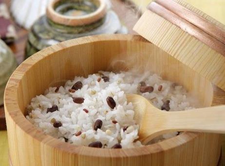 哺乳期吃大米有什么好處？哺乳期吃大米的做法