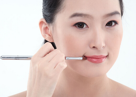 嘴唇脫皮是什么原因？如何預(yù)防嘴唇脫皮？