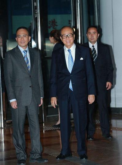 李嘉誠出席郭晶晶霍啟剛婚禮5分鐘退場，港媒稱已很給面子
