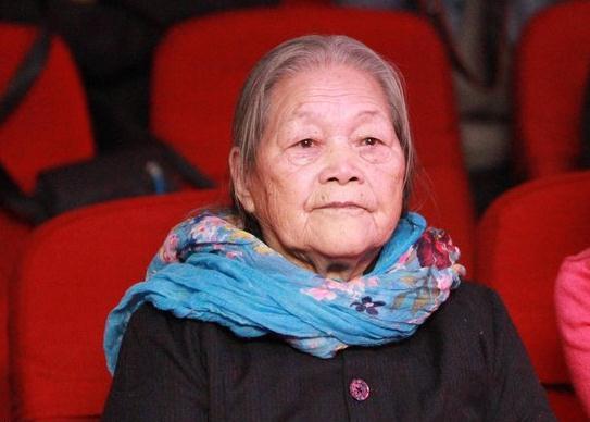 丁俊暉臺球比賽觀眾睡倒一片，92歲老太關(guān)注丁俊暉6年，輸球也送紅包