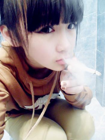 網絡紅人張依依資料，網絡紅人張依依素顏，張依依扒皮圖片