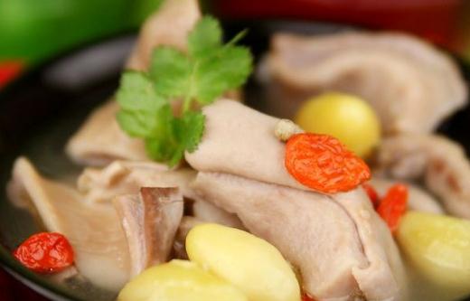 手腳冰涼吃什么？胡椒豬肚湯來(lái)幫你
