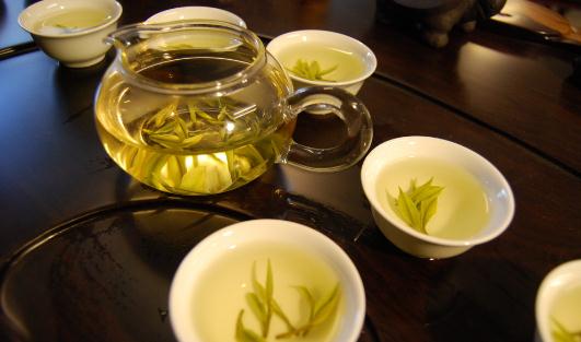 喝綠茶有什么好處？喝綠茶可以防曬