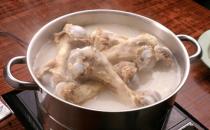 喝骨頭湯能補鈣嗎？哪些食物可補鈣？