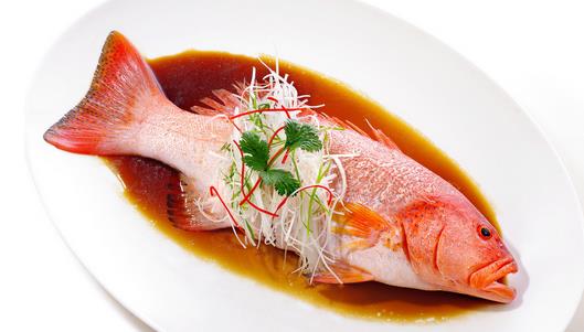 制作清蒸魚加點(diǎn)蔥會(huì)熟得更快
