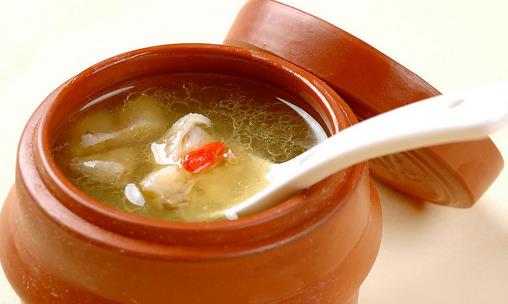 雞湯營(yíng)養(yǎng)豐富 但5種人不宜喝雞湯