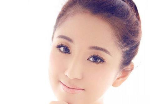 透明妝感和霧面妝容誰與爭(zhēng)鋒