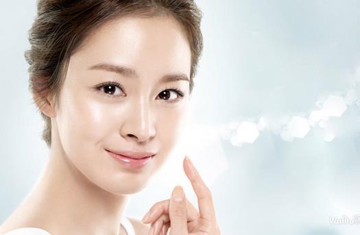 人氣女星示范當(dāng)下流行妝容