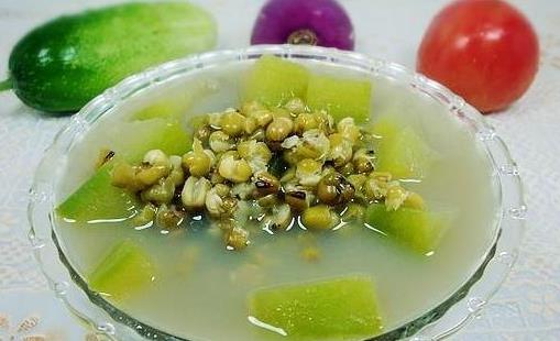 溫補(bǔ)雞湯 夏季最好少喝些