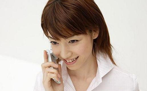 社交場所使用手機(jī)要注意禮儀