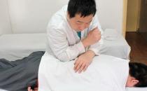 用推拿來(lái)幫男人“推”掉多余脂肪