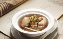 季節(jié)交替腸胃不適？石斛燉豬瘦肉來調(diào)理