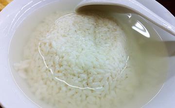 【酒釀】酒釀的功效與作用禁忌_怎樣吃酒釀才不會發(fā)胖_甜米酒的做法 【酒釀】酒釀的功效與作用禁忌_怎樣吃酒釀才不會發(fā)胖_甜米酒的做法