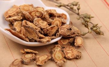 【防風(fēng)】防風(fēng)的功效和作用_防風(fēng)的藥用價(jià)值和副作用_防風(fēng)的用法 【防風(fēng)】防風(fēng)的功效和作用_防風(fēng)的藥用價(jià)值和副作用_防風(fēng)的用法