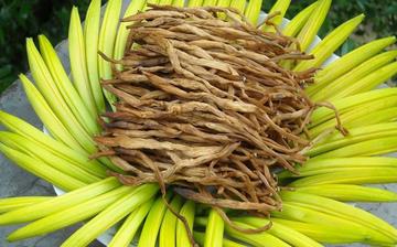 【干黃花】干黃花的營(yíng)養(yǎng)價(jià)值_干黃花怎么做好吃_干黃花的做法大全
