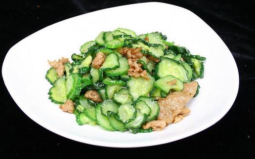炒菜應該什么時候放鹽？