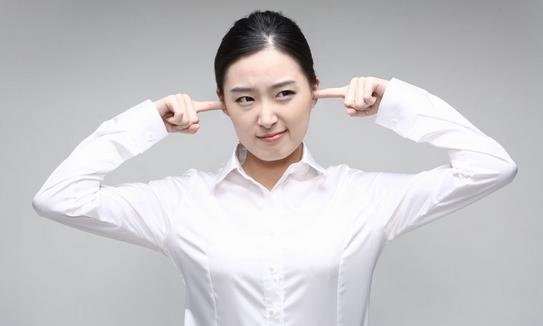 耳朵里面長(zhǎng)痘痘是什么原因