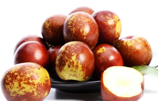 冬棗有哪些益處？醫(yī)生：冬棗的這四個(gè)功效你要知道，解酒
