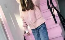 ?粉色衛衣配什么褲子 如同糖果般甜美俏皮