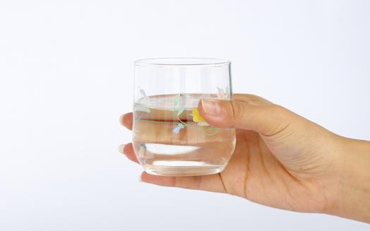 燒開(kāi)的自來(lái)水里有水垢，還能不能喝？