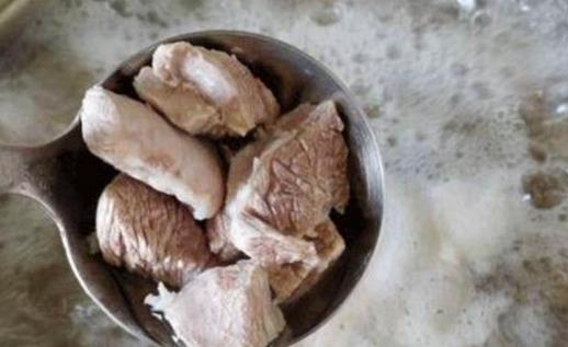 煮肉時上面的浮沫到底是精華還是臟東西？下次別再傻傻的