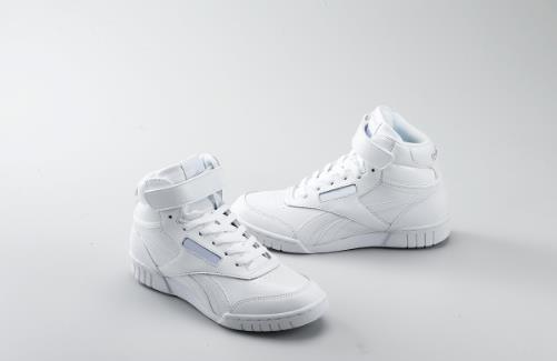 鞋子太小夾腳怎么辦？教你用“冰撐法”來(lái)搞定