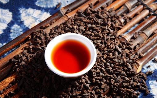 紅茶、綠茶到底喝哪種茶最養(yǎng)胃？天天喝茶水，你未必喝對(duì)