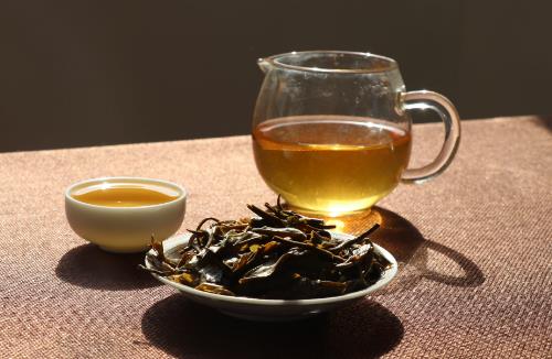 紅茶、綠茶到底喝哪種茶最養(yǎng)胃？天天喝茶水，你未必喝對(duì)