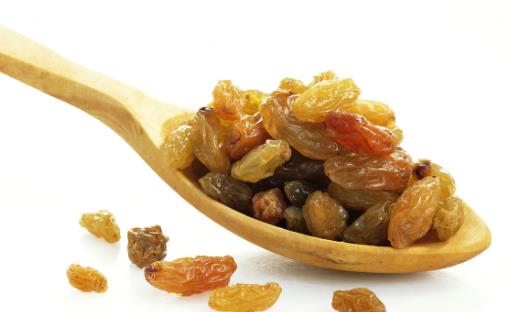 葡萄干太臟怎么洗？清水洗不凈，加入兩種調味料，3分鐘就