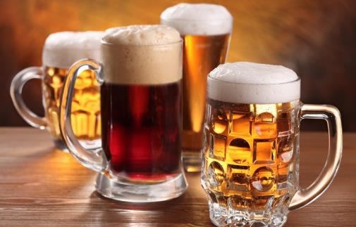 黑啤酒、黃啤酒，夏天應該喝哪種？不管好壞，喝酒別超過