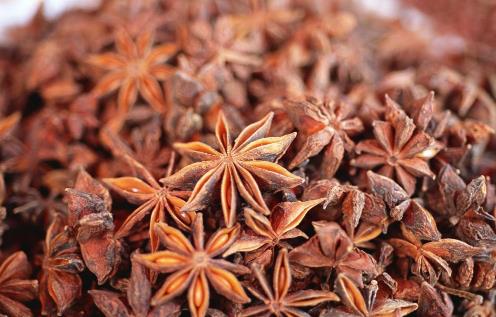 八角和大料是同一種調味料嗎？營養師提醒：有一類人炒菜